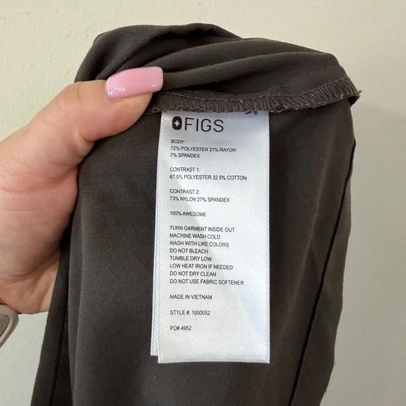 FIGS Ahsoka Wrap Scrub Top Limited Edition Star Wars Collection Size Medium - Picture 12 of 12